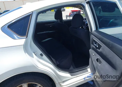 2015 Nissan Altima 2.5 Sv z USA, uszkodzony, nr VIN 1N4AL3AP2FC196271